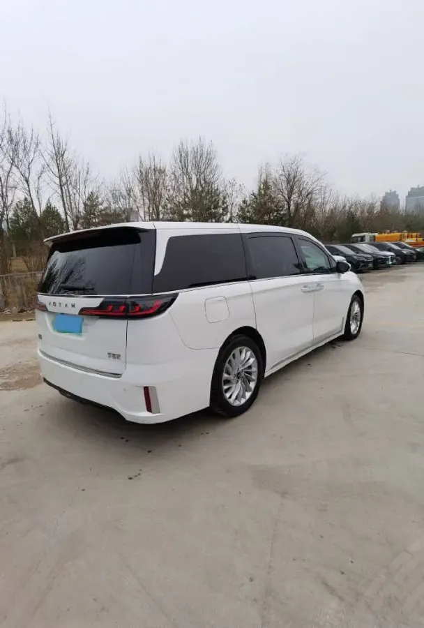 2022 Voyah Dream BEV 82KWH,autocango,china used car exporter,china ev exporter,chinese used car exporter,chinese used ev exporter