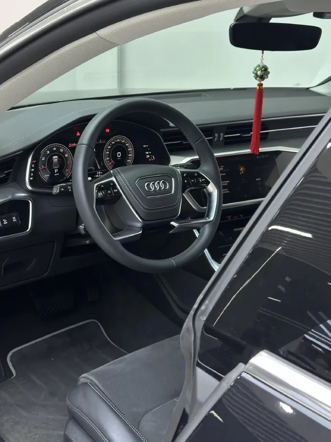 2024 Audi A7L 2.0T 245HP L4 7DCT,autocango,china used car exporter,china ev exporter,chinese used car exporter,chinese used ev exporter