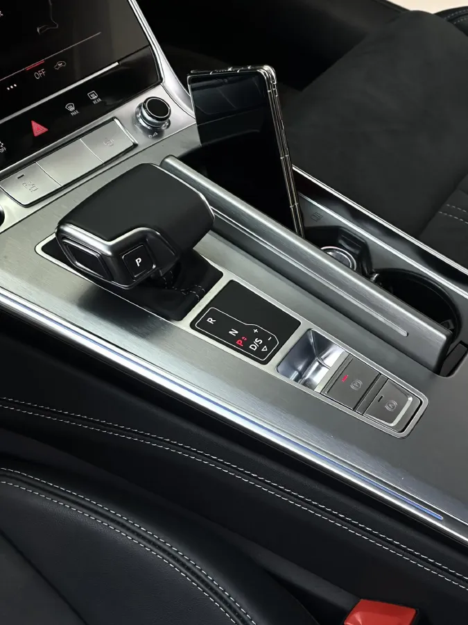 2024 Audi A7L 2.0T 245HP L4 7DCT,autocango,china used car exporter,china ev exporter,chinese used car exporter,chinese used ev exporter