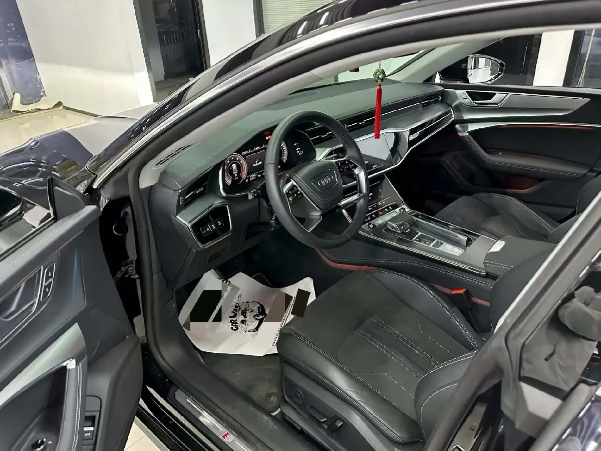 2024 Audi A7L 2.0T 245HP L4 7DCT,autocango,china used car exporter,china ev exporter,chinese used car exporter,chinese used ev exporter