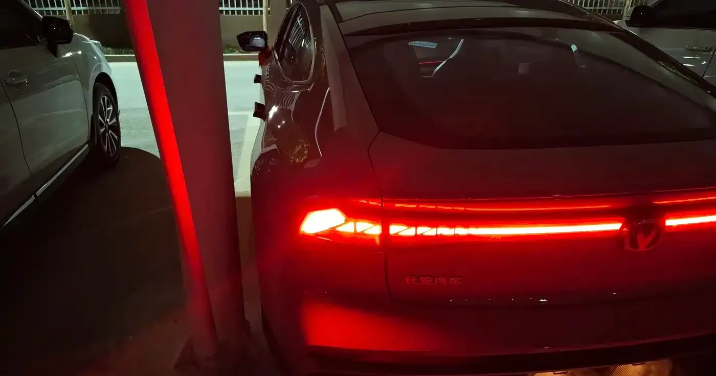 2025 ChangAn UNI-V 1.5T 192HP L4 7DCT,autocango,china used car exporter,china ev exporter,chinese used car exporter,chinese used ev exporter