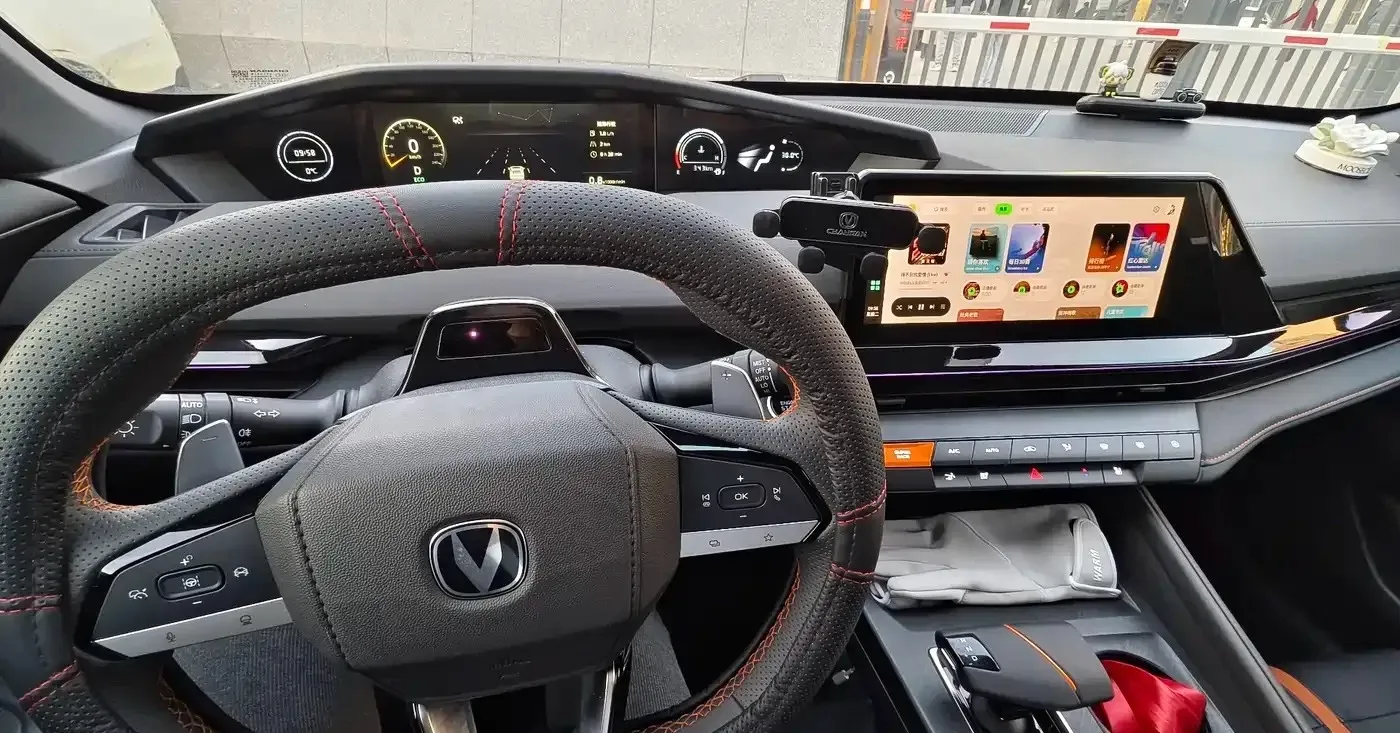 2025 ChangAn UNI-V 1.5T 192HP L4 7DCT,autocango,china used car exporter,china ev exporter,chinese used car exporter,chinese used ev exporter