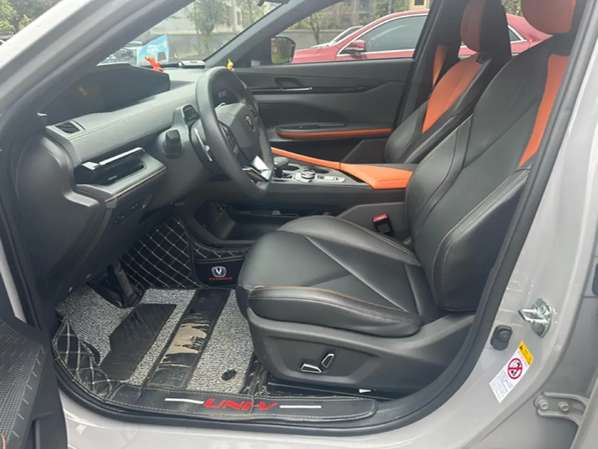 2022 ChangAn UNI-V 1.5T 188HP L4 7DCT,autocango,china used car exporter,china ev exporter,chinese used car exporter,chinese used ev exporter