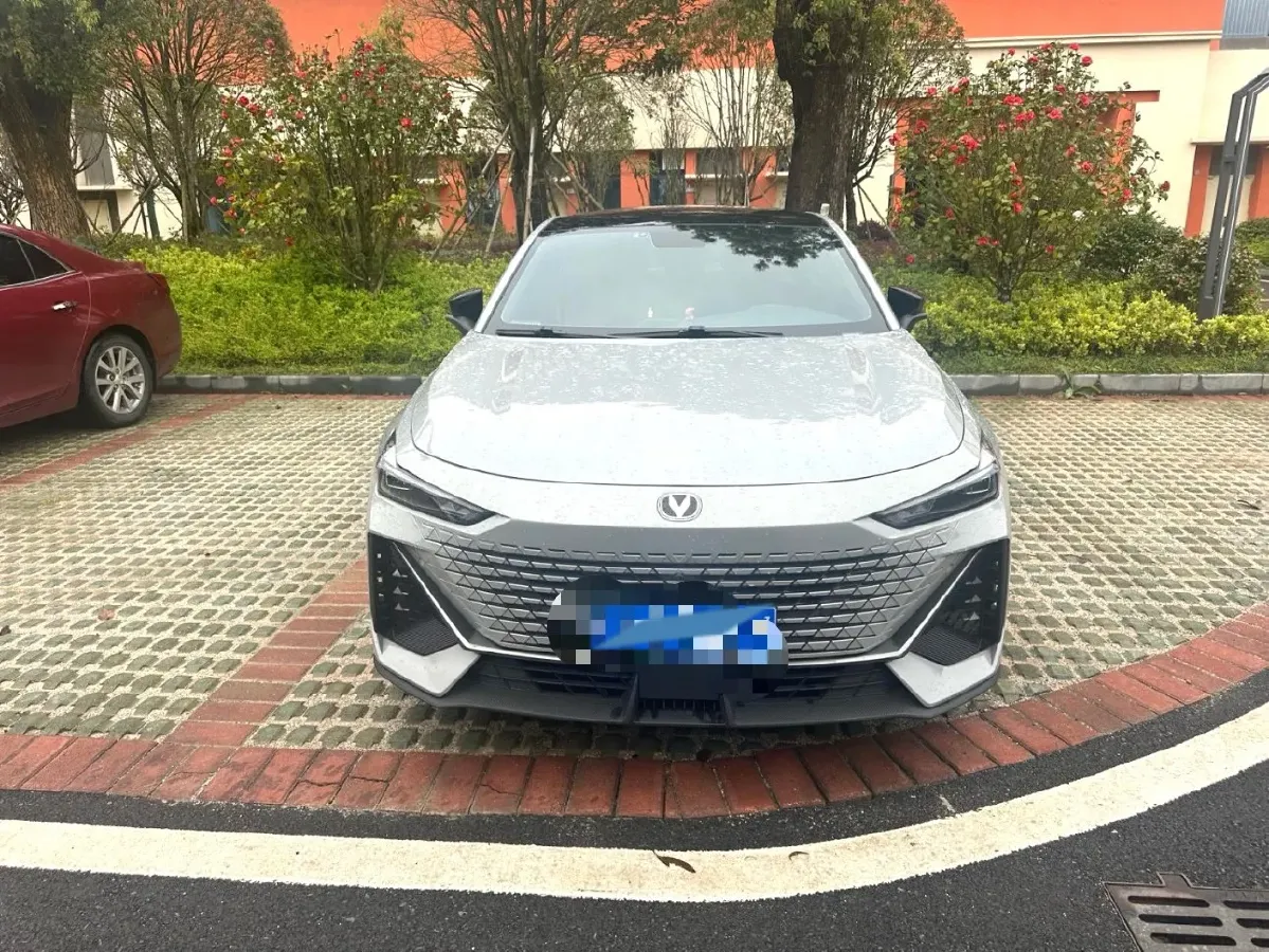 2022 ChangAn UNI-V 1.5T 188HP L4 7DCT,autocango,china used car exporter,china ev exporter,chinese used car exporter,chinese used ev exporter