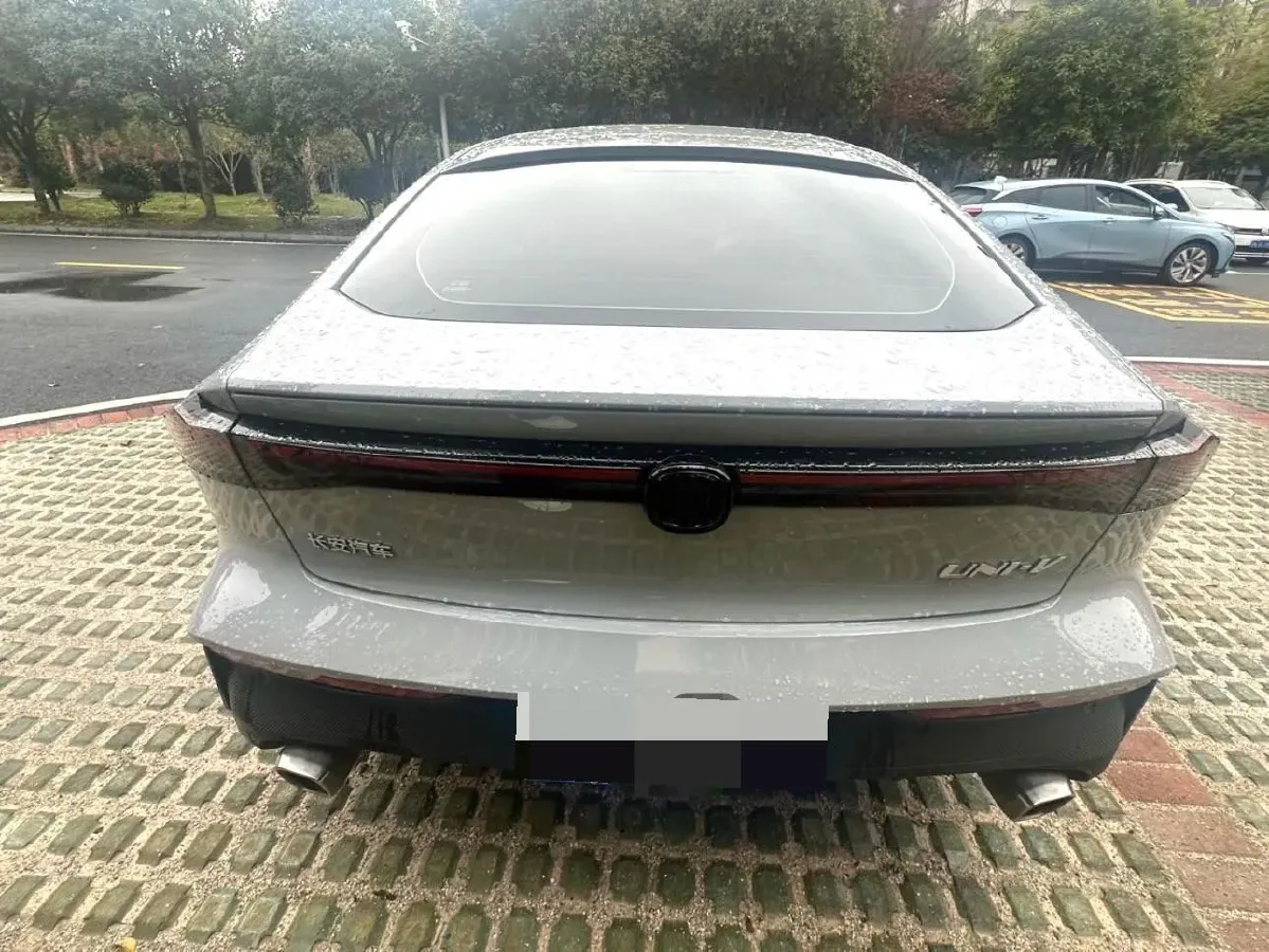 2022 ChangAn UNI-V 1.5T 188HP L4 7DCT,autocango,china used car exporter,china ev exporter,chinese used car exporter,chinese used ev exporter