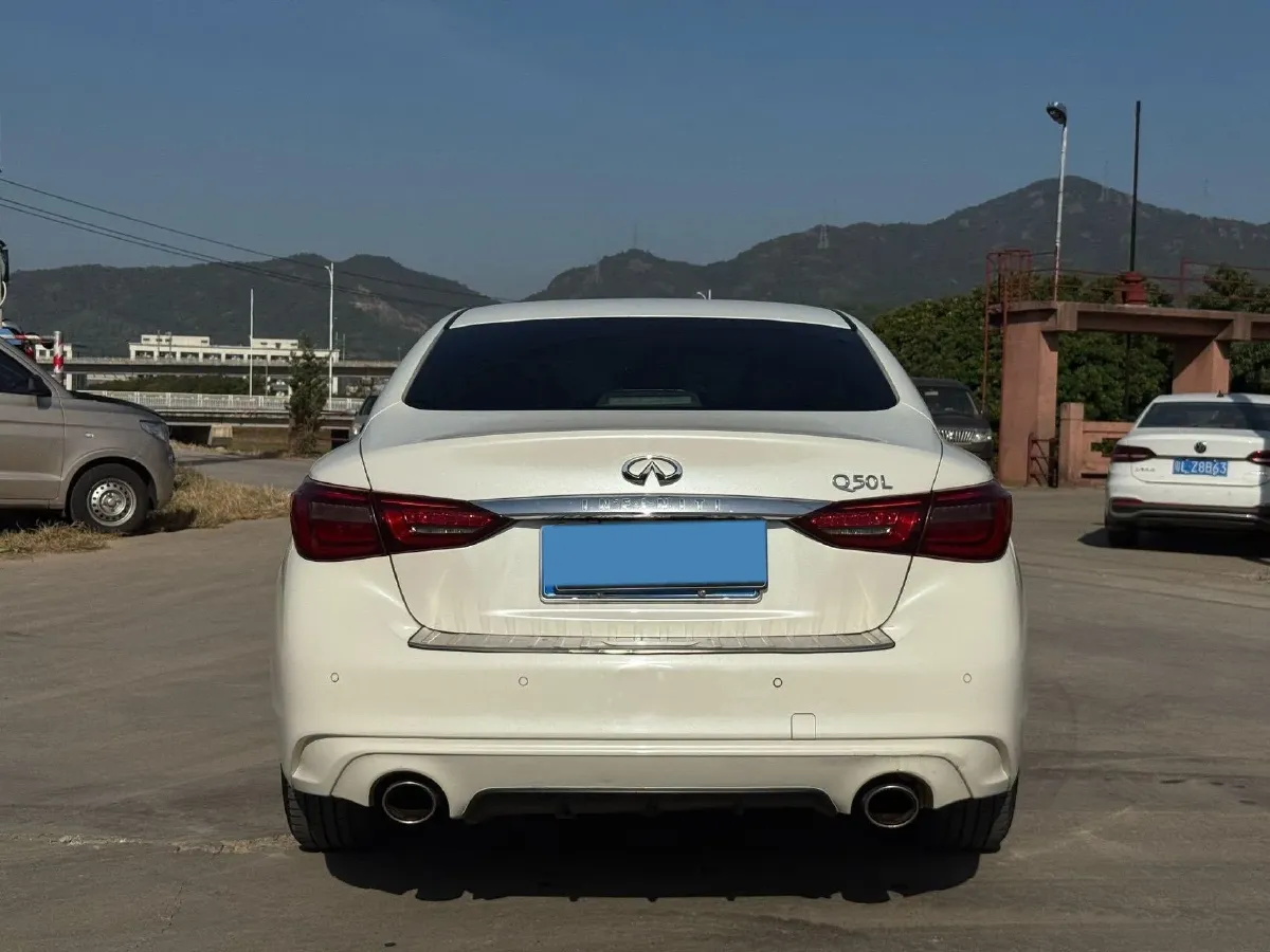 2018 Jeep Grand Commander 2.0T 265HP L4 9AT,autocango,china used car exporter,china ev exporter,chinese used car exporter,chinese used ev exporter