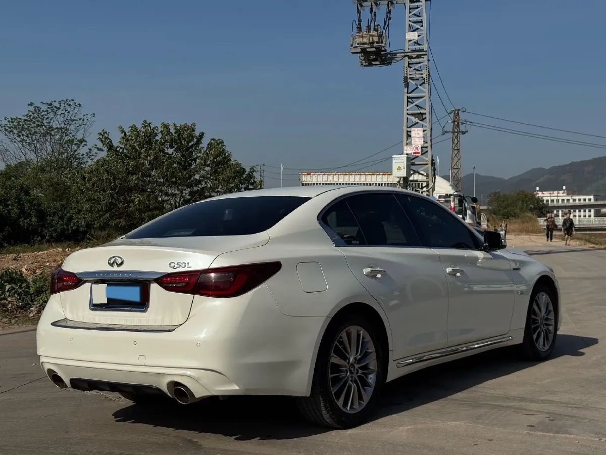 2018 Jeep Grand Commander 2.0T 265HP L4 9AT,autocango,china used car exporter,china ev exporter,chinese used car exporter,chinese used ev exporter