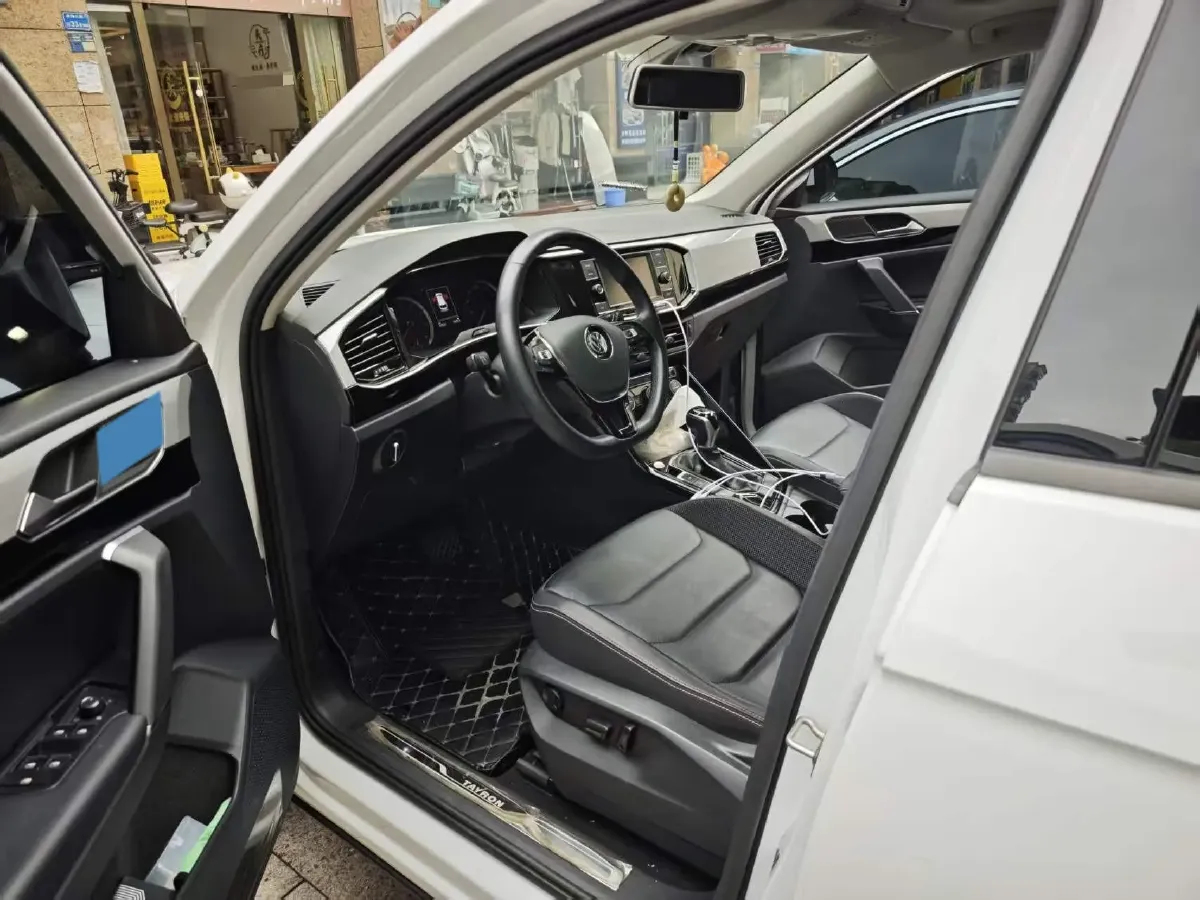 2019 Jeep Cherokee 2.0T 234HP L4 9AT,autocango,china used car exporter,china ev exporter,chinese used car exporter,chinese used ev exporter