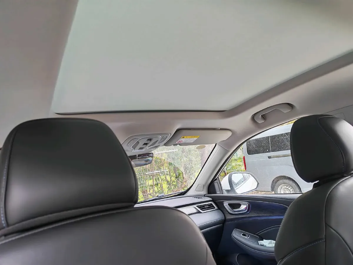 2025 Roewe RX5 1.5T 181HP L4 7DCT,autocango,china used car exporter,china ev exporter,chinese used car exporter,chinese used ev exporter