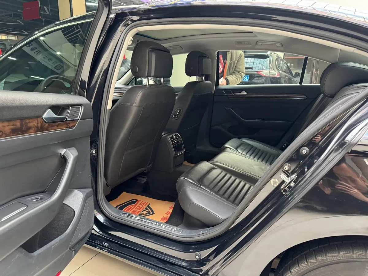 2018 Volkswagen Magotan 1.8T 180HP L4 7DCT,autocango,china used car exporter,china ev exporter,chinese used car exporter,chinese used ev exporter