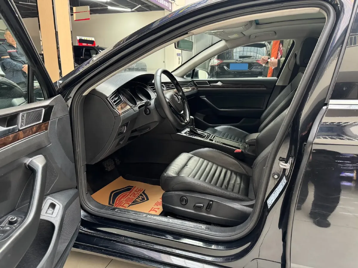 2018 Volkswagen Magotan 1.8T 180HP L4 7DCT,autocango,china used car exporter,china ev exporter,chinese used car exporter,chinese used ev exporter