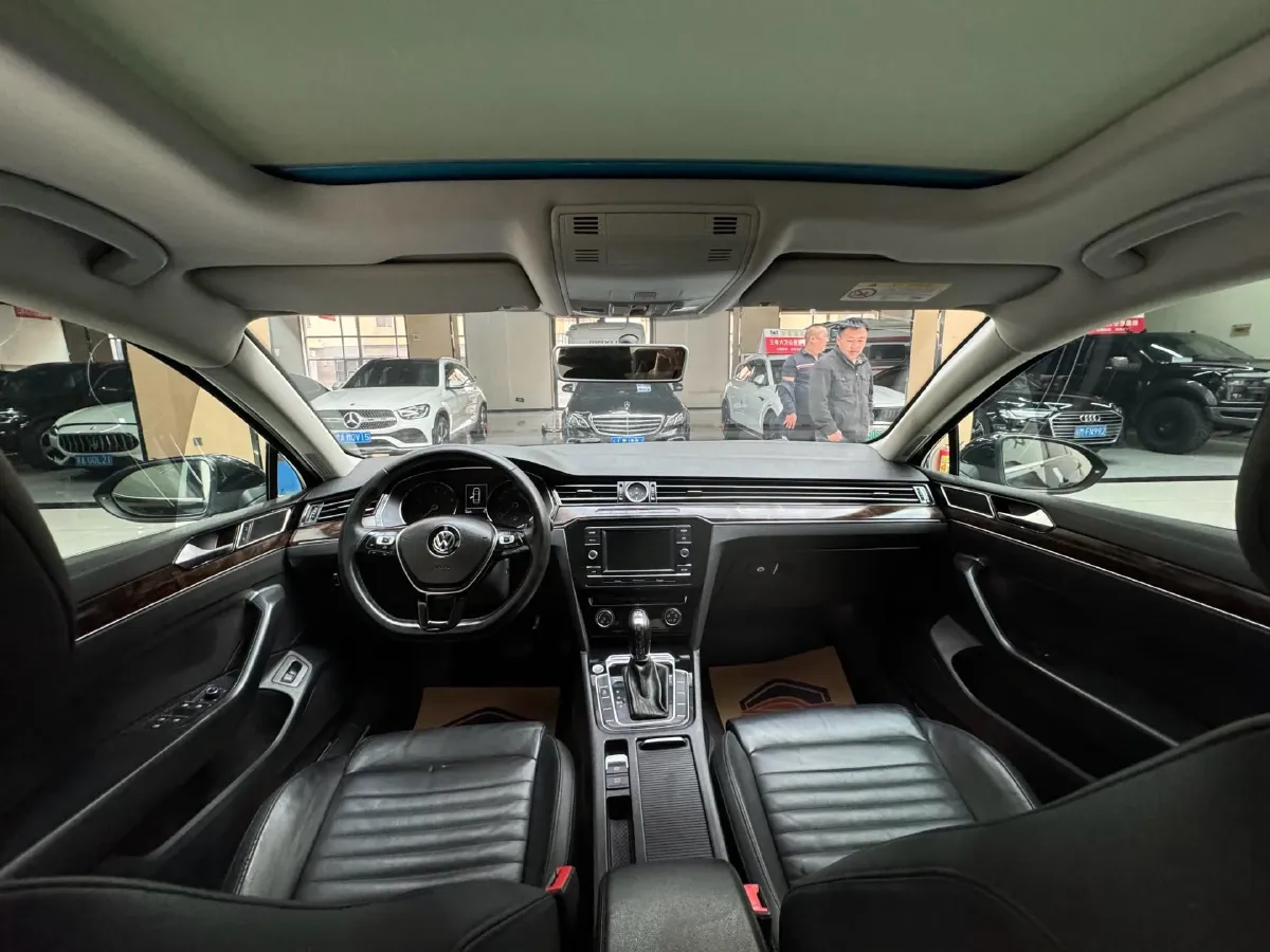 2018 Volkswagen Magotan 1.8T 180HP L4 7DCT,autocango,china used car exporter,china ev exporter,chinese used car exporter,chinese used ev exporter