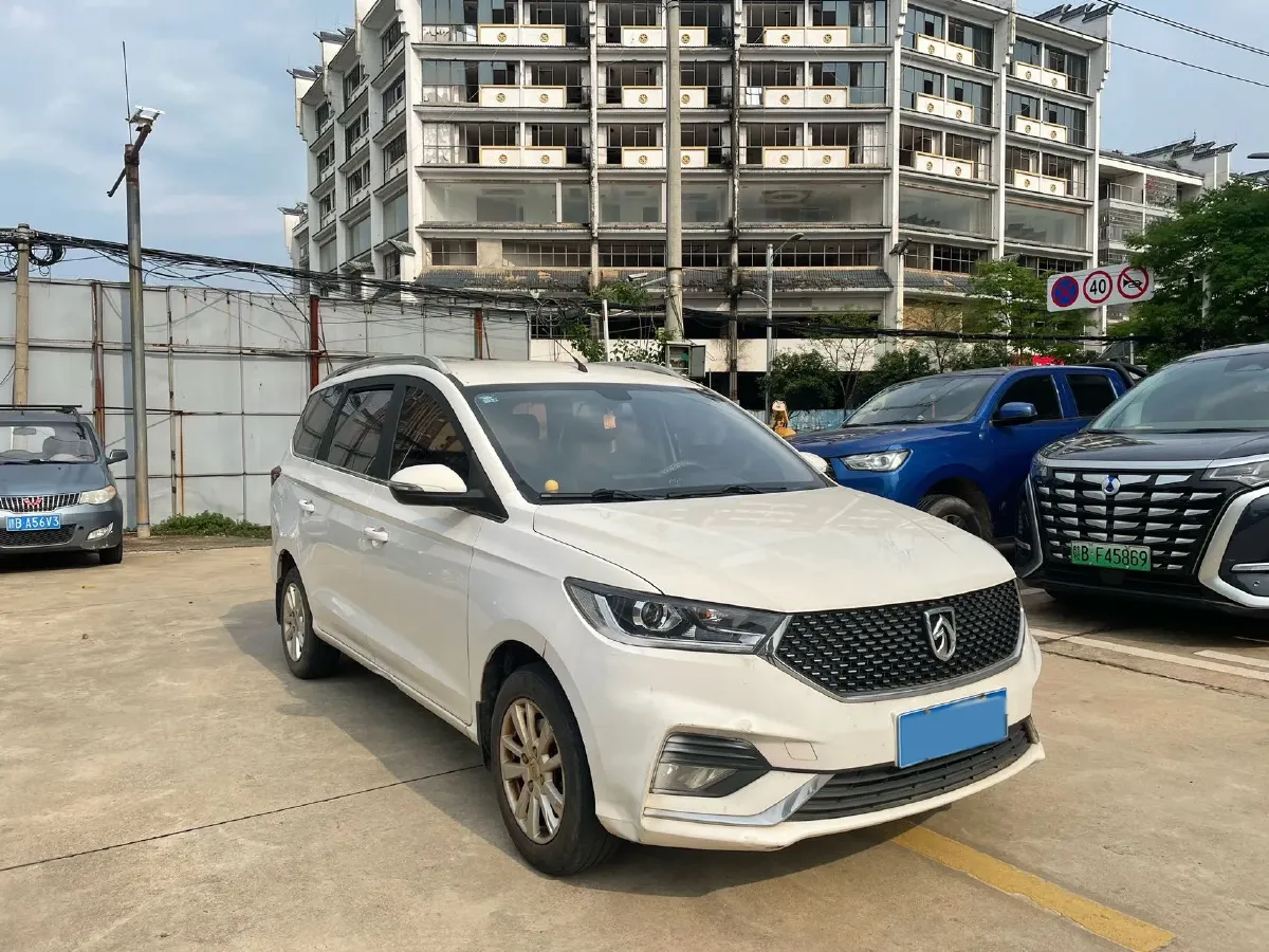 2019 BaoJun 360 1.5L 105HP L4 6MT,autocango,china used car exporter,china ev exporter,chinese used car exporter,chinese used ev exporter