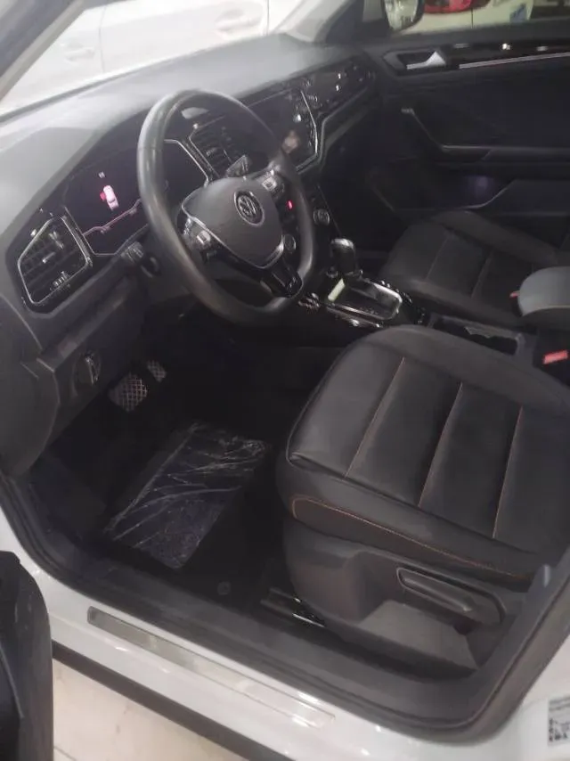2021 Volkswagen T-Roc 1.4T 150HP L4 7DCT,autocango,china used car exporter,china ev exporter,chinese used car exporter,chinese used ev exporter