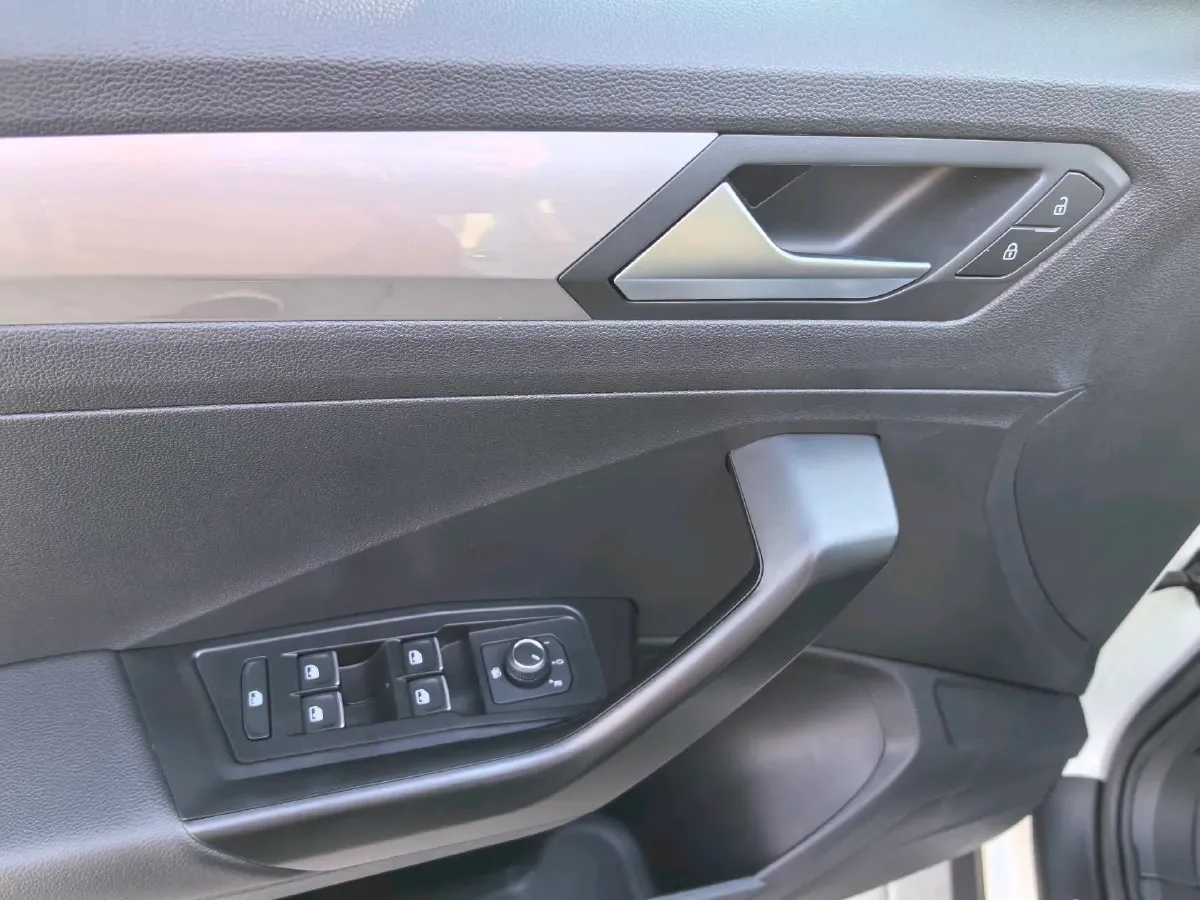 2022 Volkswagen T-Roc 1.4T 150HP L4 7DCT,autocango,china used car exporter,china ev exporter,chinese used car exporter,chinese used ev exporter