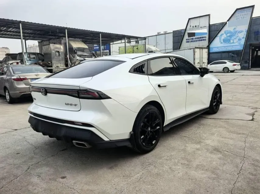 2024 ChangAn UNI-V 1.5T 188HP L4 7DCT,autocango,china used car exporter,china ev exporter,chinese used car exporter,chinese used ev exporter