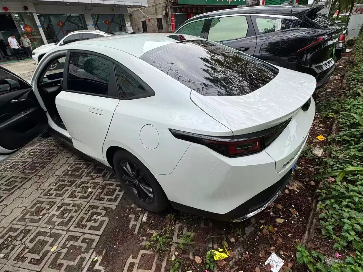 2023 ChangAn Oshan Z6 1.5T 188HP L4 7DCT,autocango,china used car exporter,china ev exporter,chinese used car exporter,chinese used ev exporter