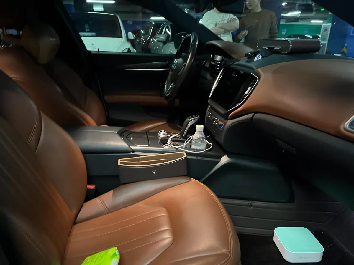 2021 Maserati Ghibli 2.0T 330HP L4 8AT,autocango,china used car exporter,china ev exporter,chinese used car exporter,chinese used ev exporter