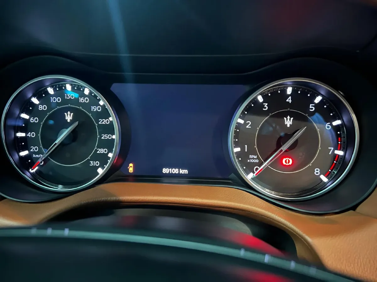 2021 Maserati Ghibli 2.0T 330HP L4 8AT,autocango,china used car exporter,china ev exporter,chinese used car exporter,chinese used ev exporter