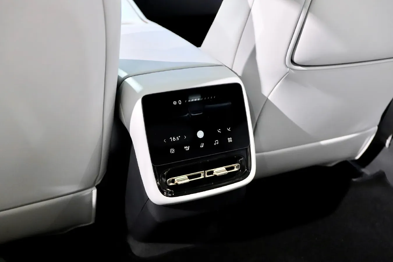 2024 Xpeng P7+ BEV 60.7KWH,autocango,china used car exporter,china ev exporter,chinese used car exporter,chinese used ev exporter