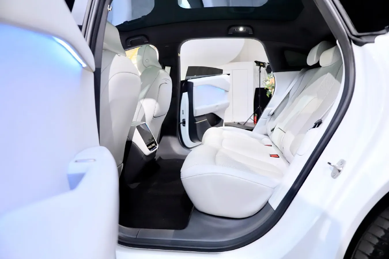 2024 Xpeng P7+ BEV 60.7KWH,autocango,china used car exporter,china ev exporter,chinese used car exporter,chinese used ev exporter