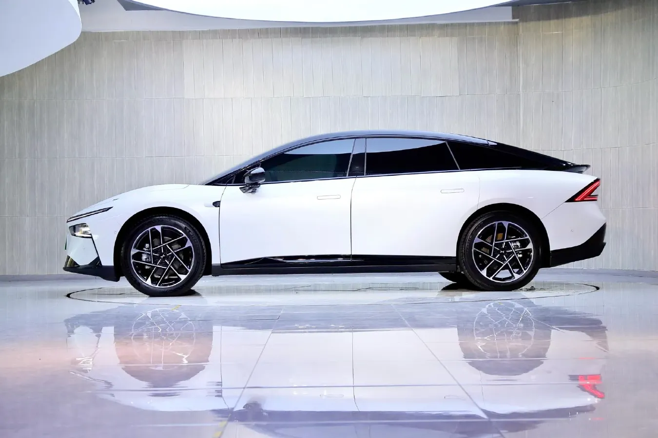 2024 Xpeng P7+ BEV 60.7KWH,autocango,china used car exporter,china ev exporter,chinese used car exporter,chinese used ev exporter