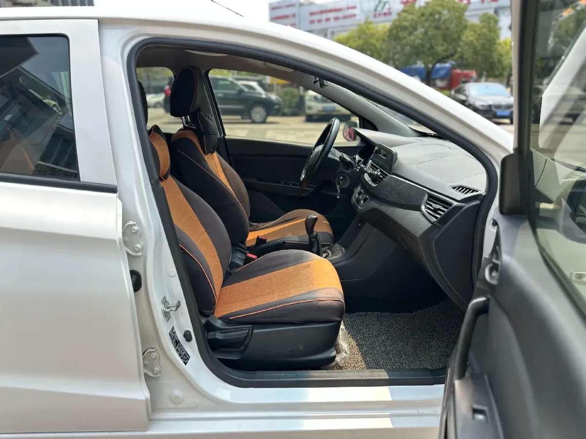 2016 BaoJun 310 1.2L 82HP L4 5MT,autocango,china used car exporter,china ev exporter,chinese used car exporter,chinese used ev exporter