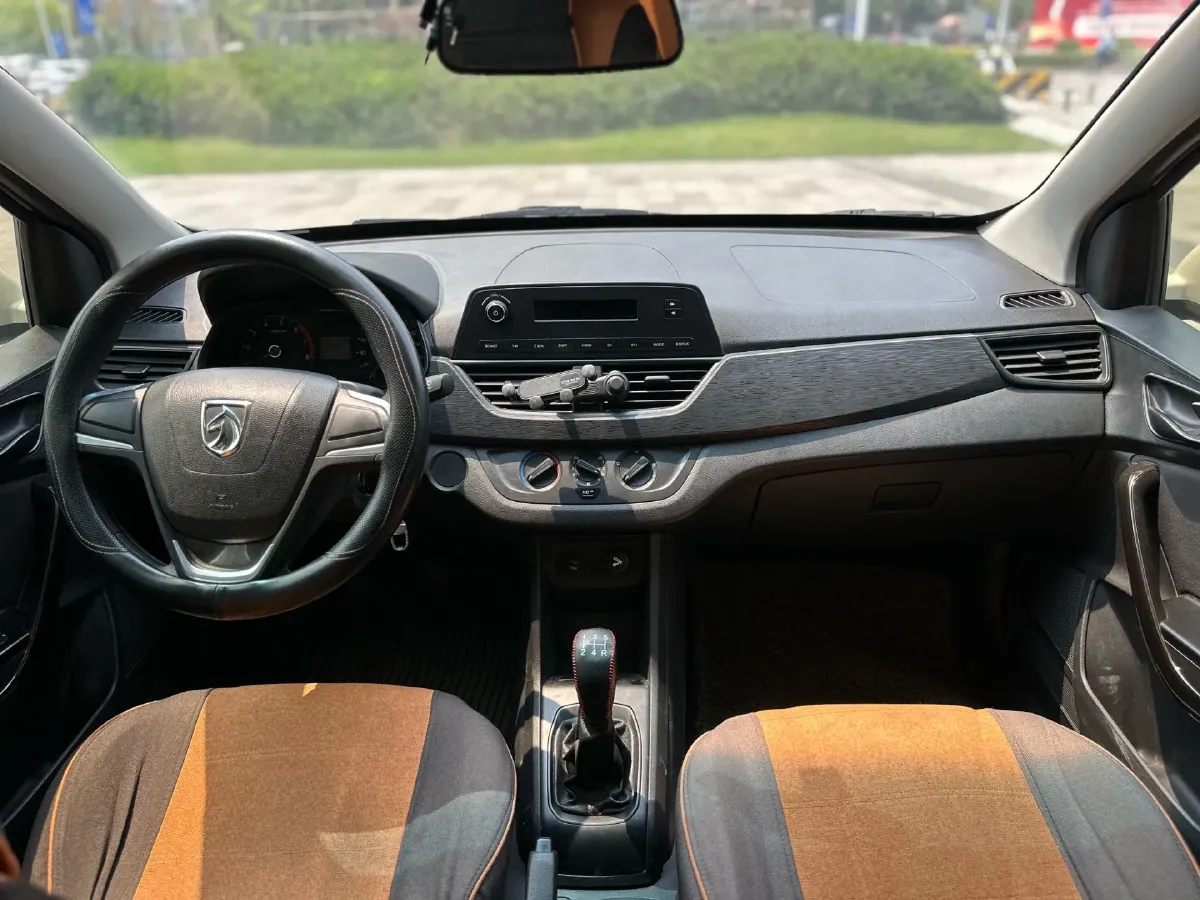 2016 BaoJun 310 1.2L 82HP L4 5MT,autocango,china used car exporter,china ev exporter,chinese used car exporter,chinese used ev exporter