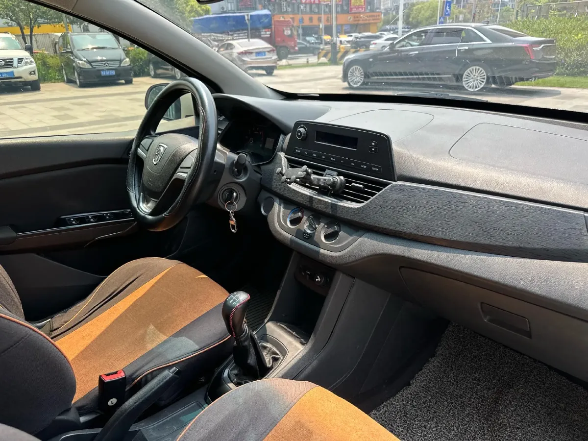 2016 BaoJun 310 1.2L 82HP L4 5MT,autocango,china used car exporter,china ev exporter,chinese used car exporter,chinese used ev exporter