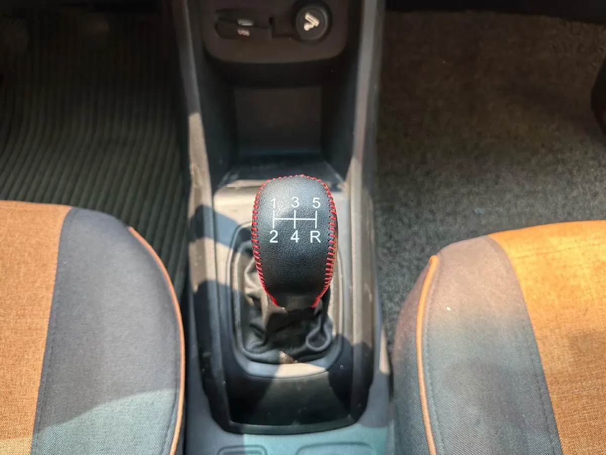 2016 BaoJun 310 1.2L 82HP L4 5MT,autocango,china used car exporter,china ev exporter,chinese used car exporter,chinese used ev exporter