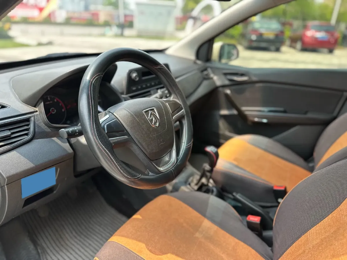 2016 BaoJun 310 1.2L 82HP L4 5MT,autocango,china used car exporter,china ev exporter,chinese used car exporter,chinese used ev exporter