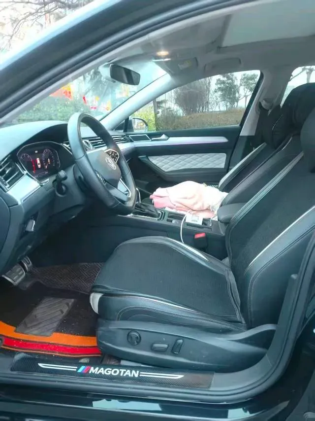 2025 Volkswagen Magotan 2.0T 186HP L4 7DCT,autocango,china used car exporter,china ev exporter,chinese used car exporter,chinese used ev exporter