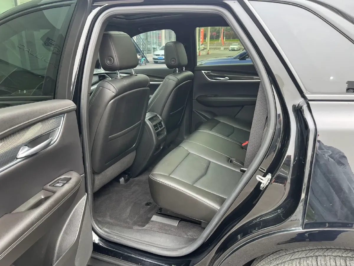 2022 Cadillac XT5 2.0T 237HP L4 9AT,autocango,china used car exporter,china ev exporter,chinese used car exporter,chinese used ev exporter