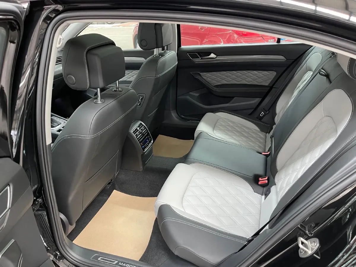 2025 Volkswagen Magotan 1.4T 150HP L4 7DCT,autocango,china used car exporter,china ev exporter,chinese used car exporter,chinese used ev exporter