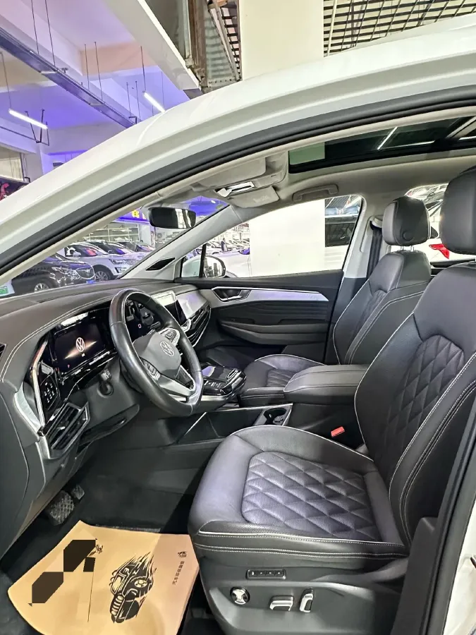 2021 Volkswagen Talagon 2.5T 299HP V6 7DCT,autocango,china used car exporter,china ev exporter,chinese used car exporter,chinese used ev exporter