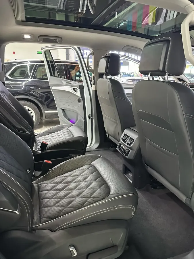 2021 Volkswagen Talagon 2.5T 299HP V6 7DCT,autocango,china used car exporter,china ev exporter,chinese used car exporter,chinese used ev exporter