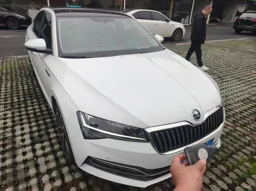 2022 Skoda Octavia 1.4T 150HP L4 7DCT,autocango,china used car exporter,china ev exporter,chinese used car exporter,chinese used ev exporter
