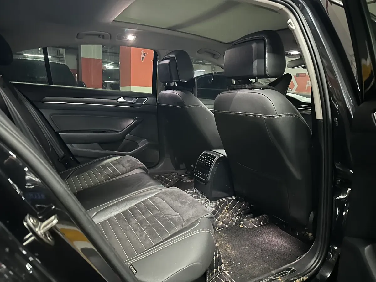 2020 Volkswagen Magotan 2.0T 186HP L4 7DCT,autocango,china used car exporter,china ev exporter,chinese used car exporter,chinese used ev exporter