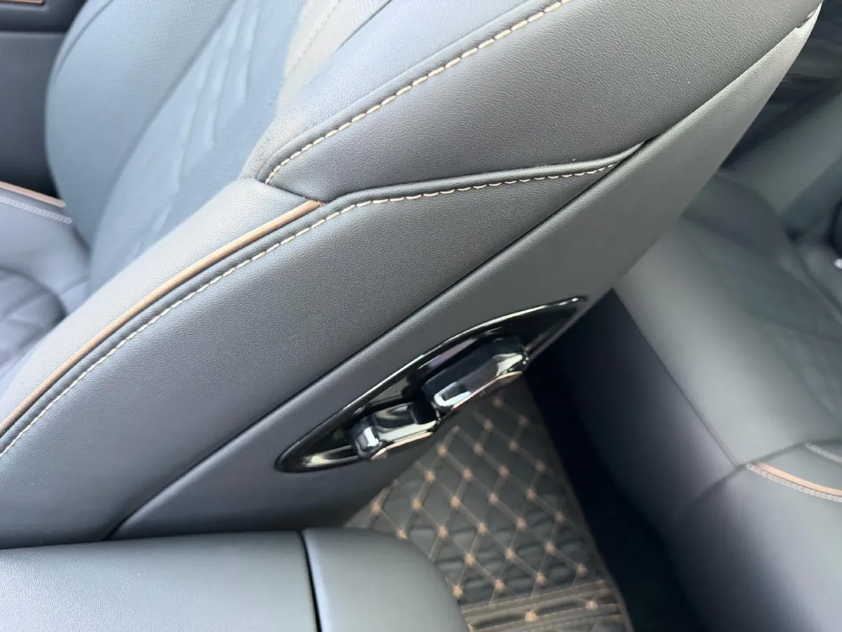 2025 BaoJun XiangJing 1.5T 143HP L4 1DHT PHEV,autocango,china used car exporter,china ev exporter,chinese used car exporter,chinese used ev exporter