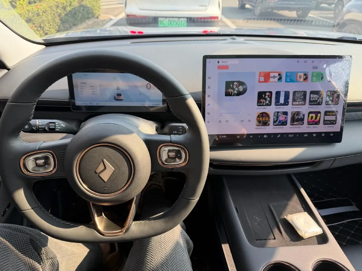 2025 BaoJun XiangJing 1.5T 143HP L4 1DHT PHEV,autocango,china used car exporter,china ev exporter,chinese used car exporter,chinese used ev exporter