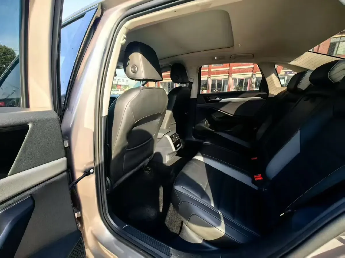 2019 Jeep Renegade 1.3T 173HP L4 7DCT,autocango,china used car exporter,china ev exporter,chinese used car exporter,chinese used ev exporter