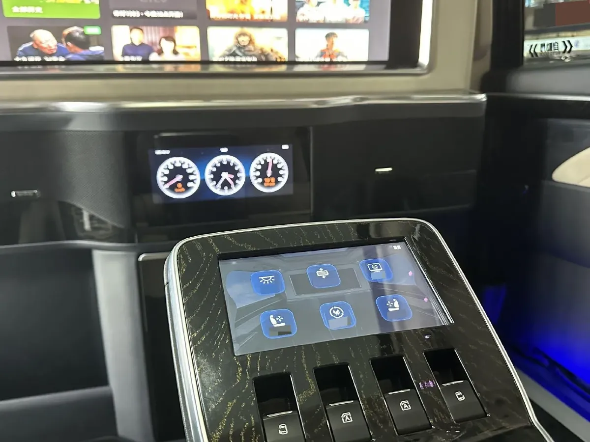 2021 GAC Trumpchi M8 2.0T 252HP L4 8AT,autocango,china used car exporter,china ev exporter,chinese used car exporter,chinese used ev exporter