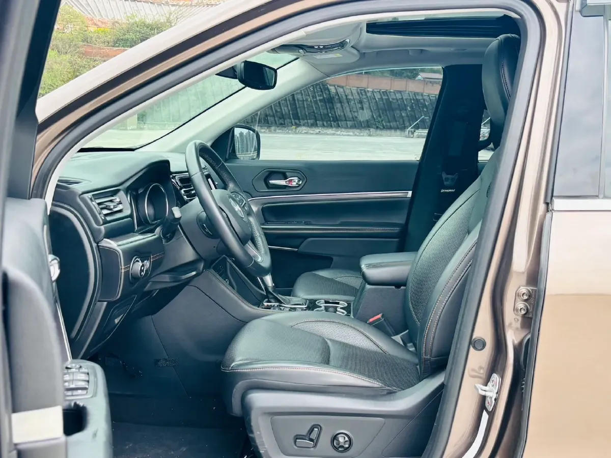 2018 Jeep Grand Commander 2.0T 265HP L4 9AT,autocango,china used car exporter,china ev exporter,chinese used car exporter,chinese used ev exporter