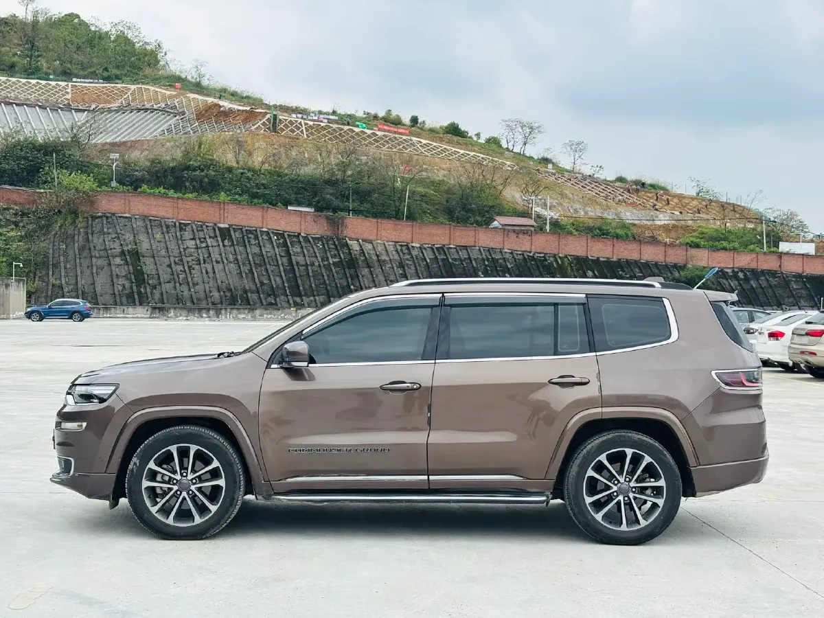 2018 Jeep Grand Commander 2.0T 265HP L4 9AT,autocango,china used car exporter,china ev exporter,chinese used car exporter,chinese used ev exporter