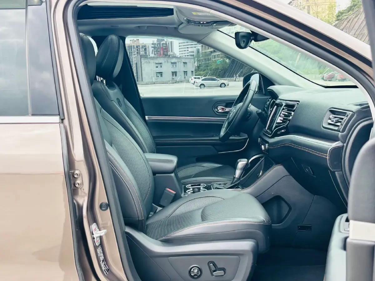 2018 Jeep Grand Commander 2.0T 265HP L4 9AT,autocango,china used car exporter,china ev exporter,chinese used car exporter,chinese used ev exporter