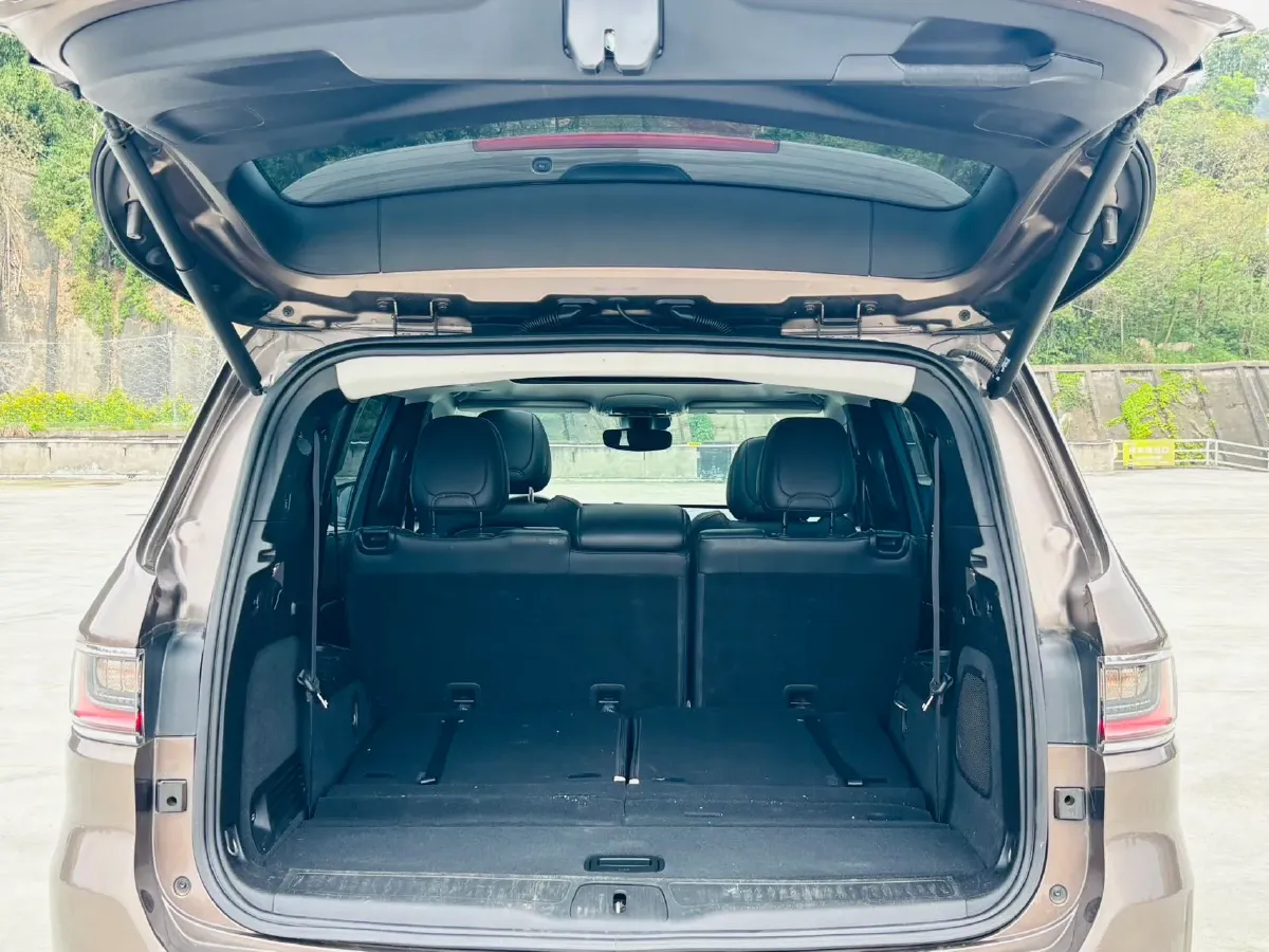 2018 Jeep Grand Commander 2.0T 265HP L4 9AT,autocango,china used car exporter,china ev exporter,chinese used car exporter,chinese used ev exporter