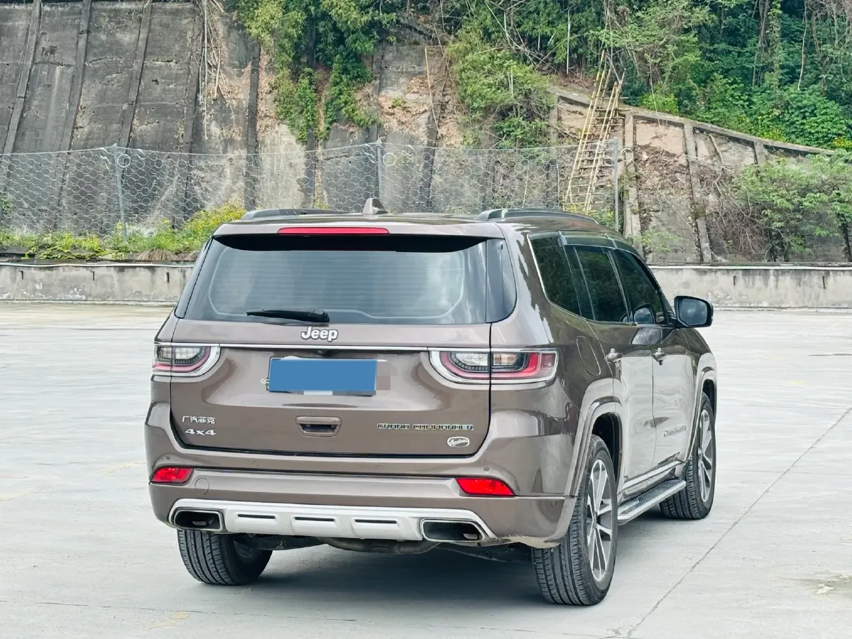 2018 Jeep Grand Commander 2.0T 265HP L4 9AT,autocango,china used car exporter,china ev exporter,chinese used car exporter,chinese used ev exporter