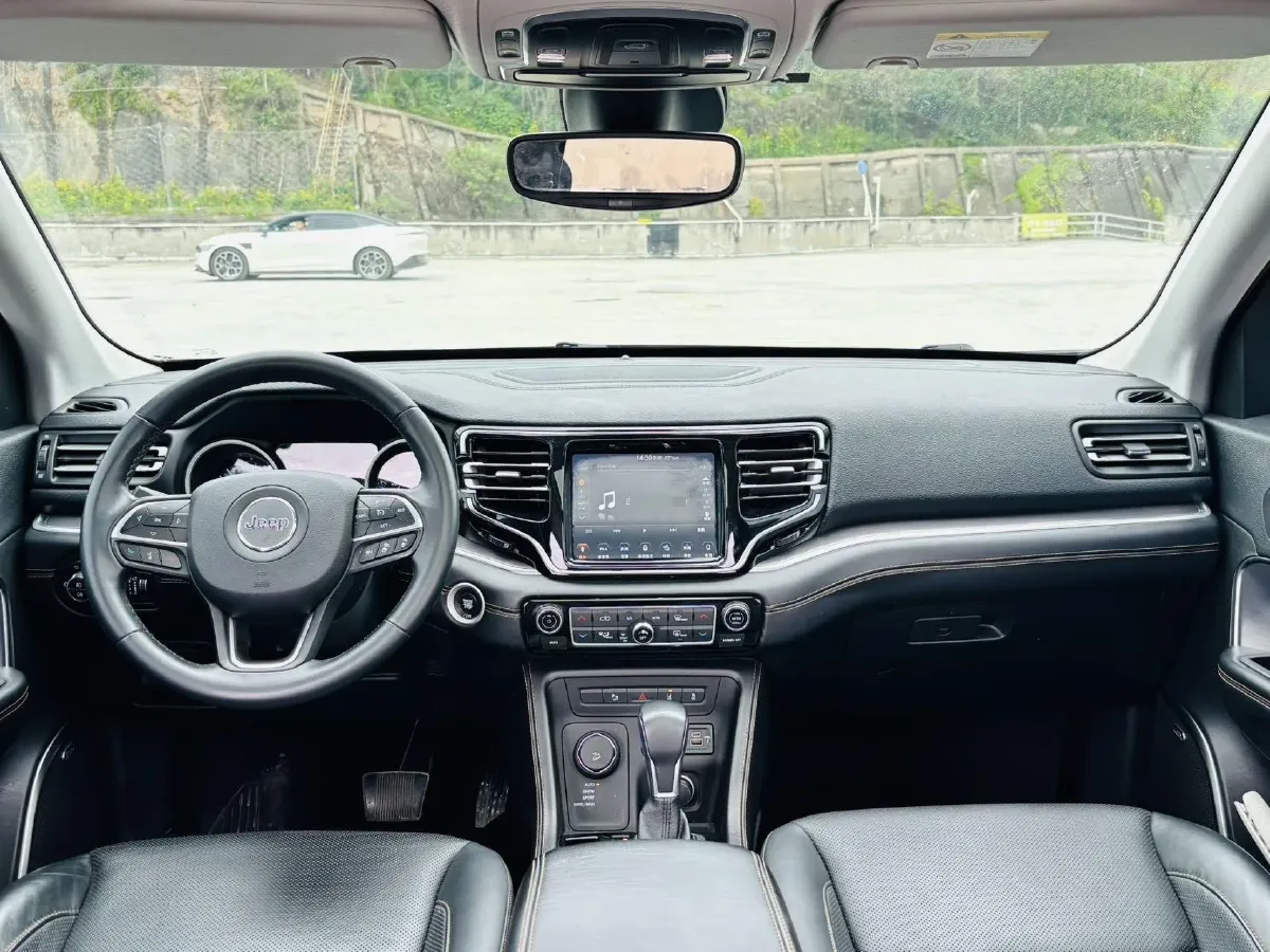 2018 Jeep Grand Commander 2.0T 265HP L4 9AT,autocango,china used car exporter,china ev exporter,chinese used car exporter,chinese used ev exporter