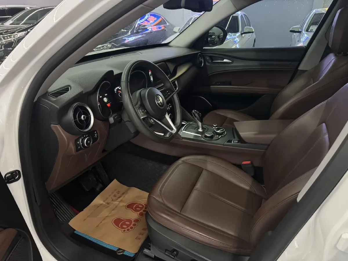 2017 Jaguar XE 2.0T 240HP L4 8AT,autocango,china used car exporter,china ev exporter,chinese used car exporter,chinese used ev exporter