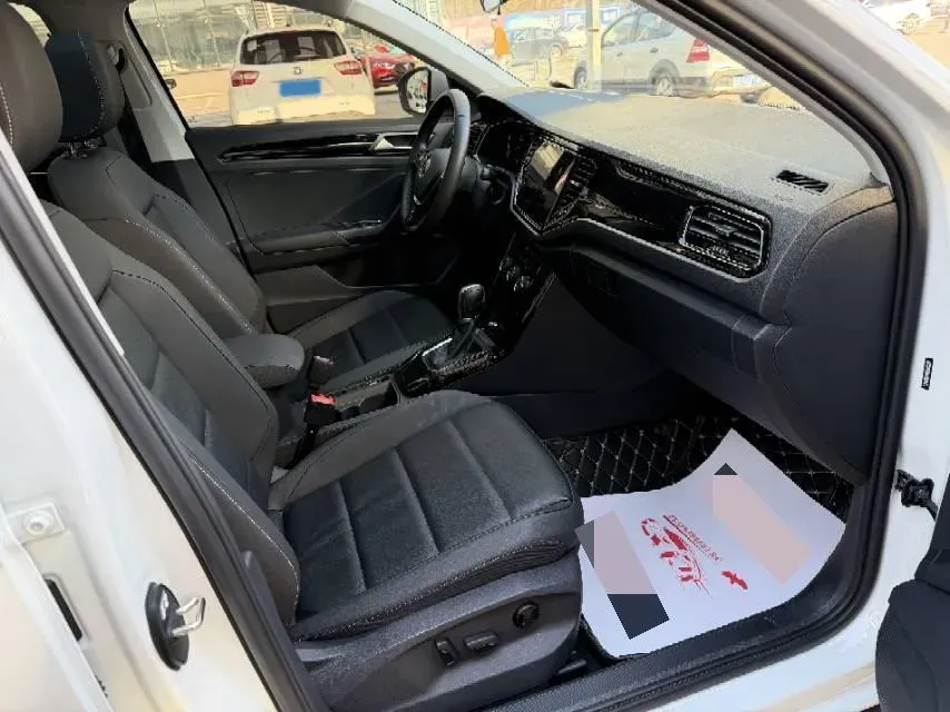2022 Volkswagen T-Roc 1.4T 150HP L4 7DCT,autocango,china used car exporter,china ev exporter,chinese used car exporter,chinese used ev exporter